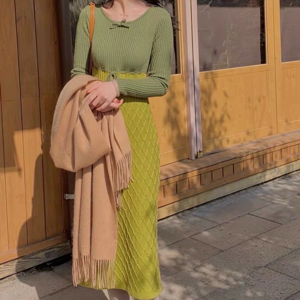 Green long sleeves knit dress